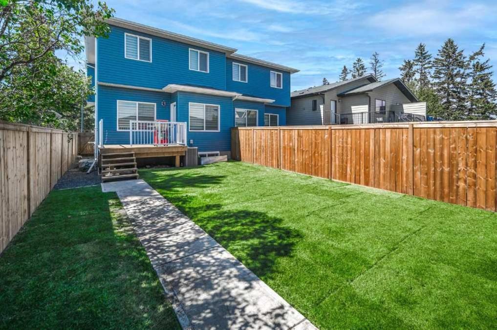 Together! 2 Family Units, Sleeps 16! Free Banff Pass, Parking, Wine, Bbq, & Netflix! *